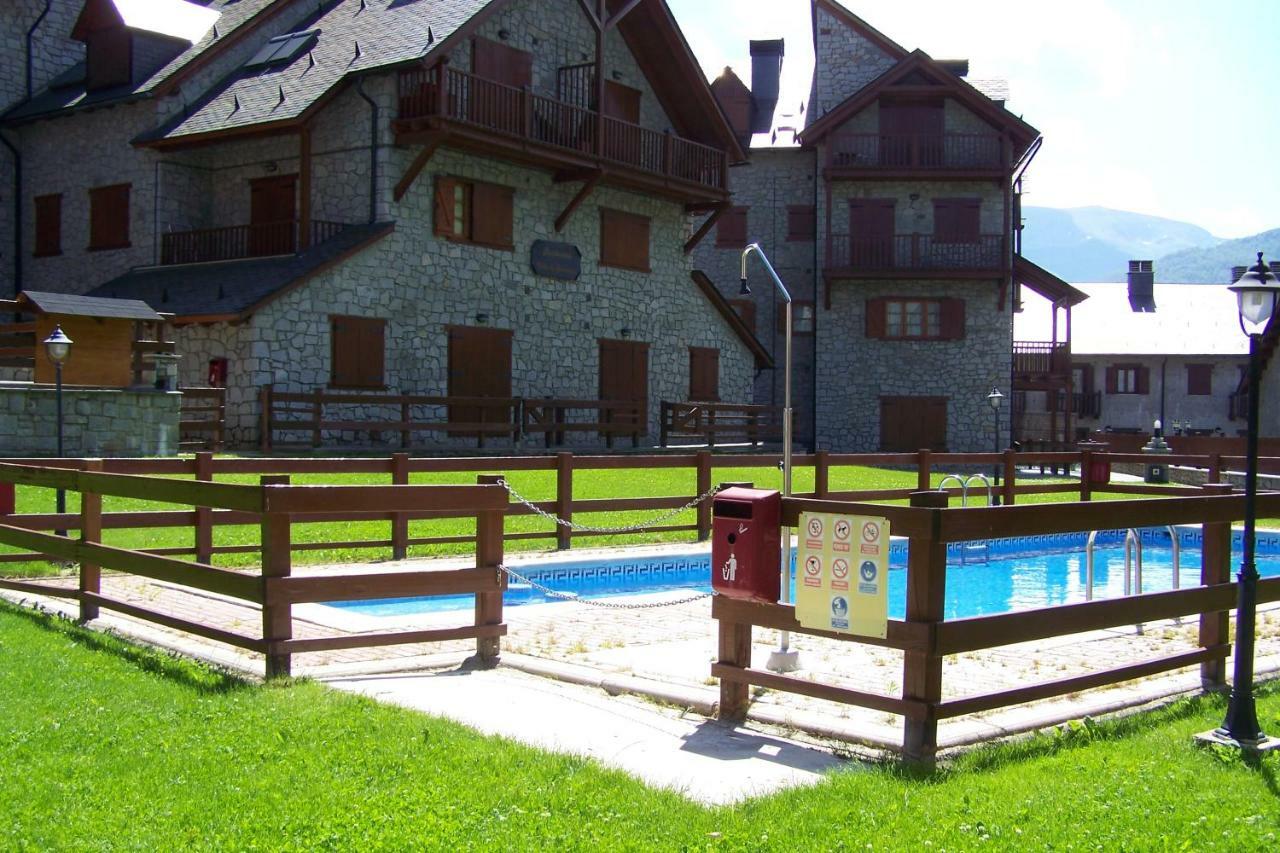 Apartamentos Nevados 24610 Benasque Luaran gambar